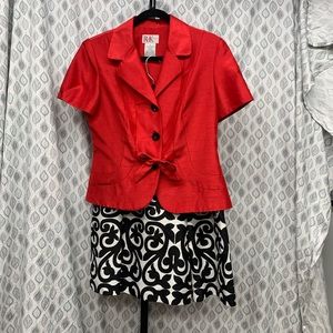 R&K suit set size 8. Skirt has pockets!
